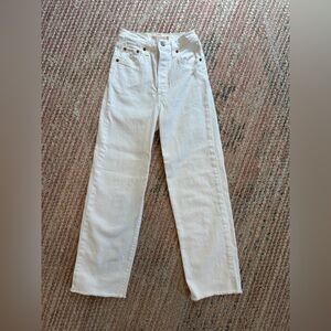 Women’s Levi White Rib Cage Straight Ankle Jean 23